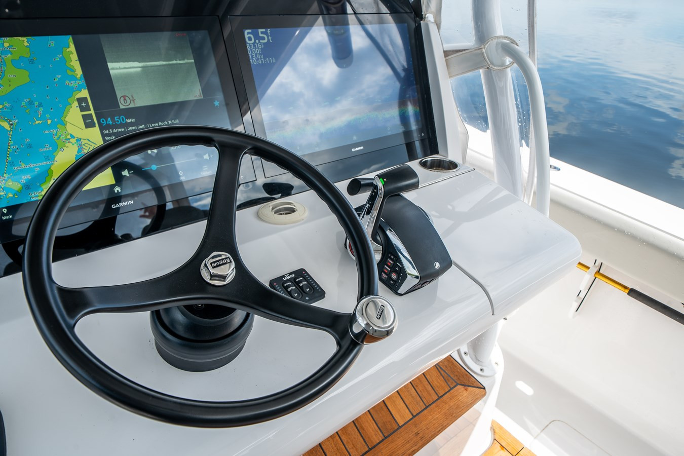 https://arconyachts.ams3.digitaloceanspaces.com/146567/conversions/large_4800429-optimize.jpg