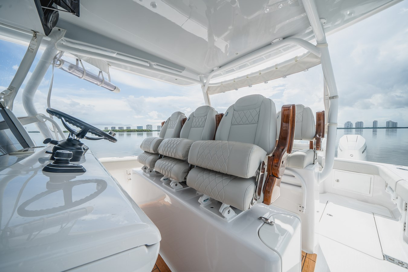 https://arconyachts.ams3.digitaloceanspaces.com/146571/conversions/large_4800431-optimize.jpg
