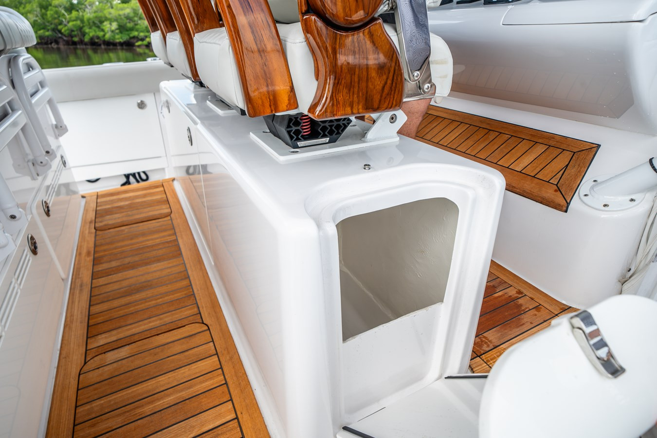 https://arconyachts.ams3.digitaloceanspaces.com/146598/conversions/large_4800445-optimize.jpg