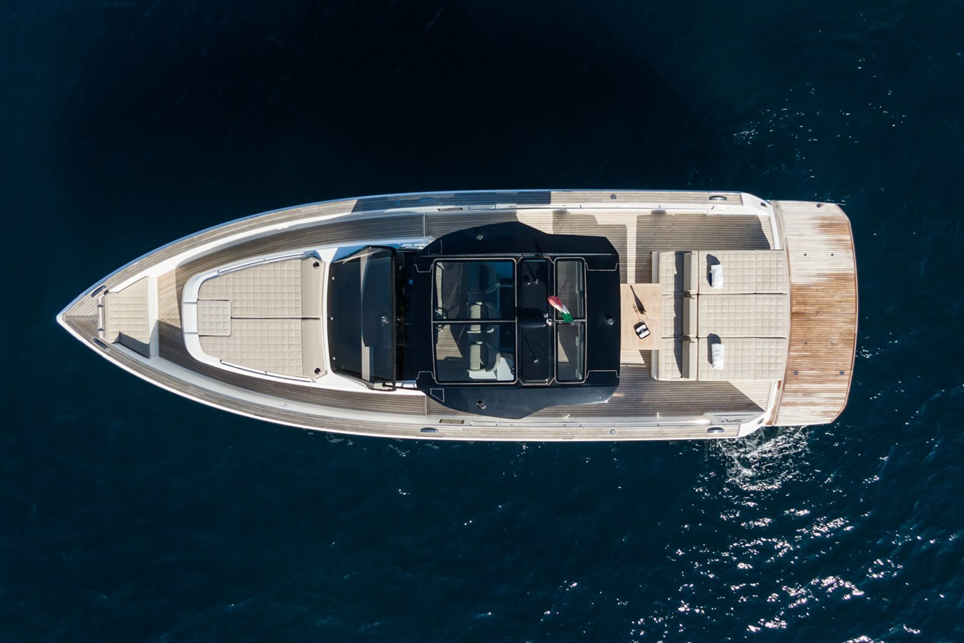 https://arconyachts.ams3.digitaloceanspaces.com/146649/conversions/large_3666276-optimize.jpg