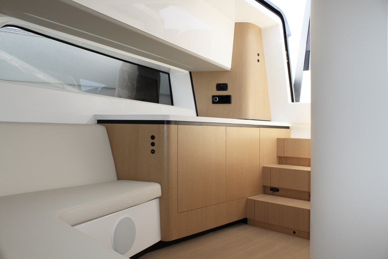 https://arconyachts.ams3.digitaloceanspaces.com/146651/conversions/large_4031712-optimize.jpg