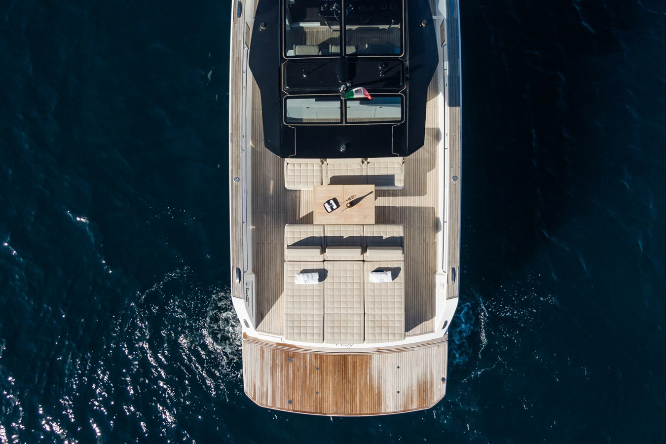 https://arconyachts.ams3.digitaloceanspaces.com/146672/conversions/large_3666292-optimize.jpg