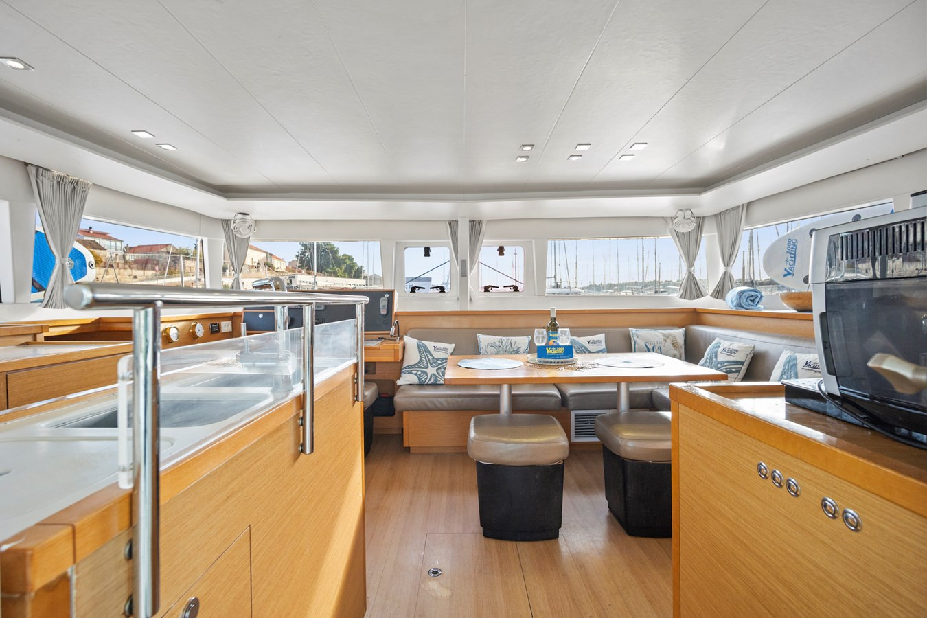 https://arconyachts.ams3.digitaloceanspaces.com/146704/conversions/large_4461084-optimize.jpg