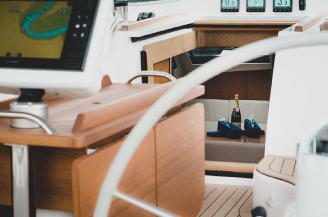 https://arconyachts.ams3.digitaloceanspaces.com/146940/conversions/large_3911701-optimize.jpg