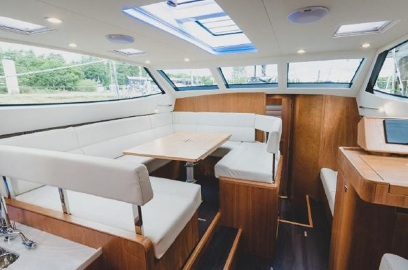 https://arconyachts.ams3.digitaloceanspaces.com/146947/conversions/large_3911703-optimize.jpg