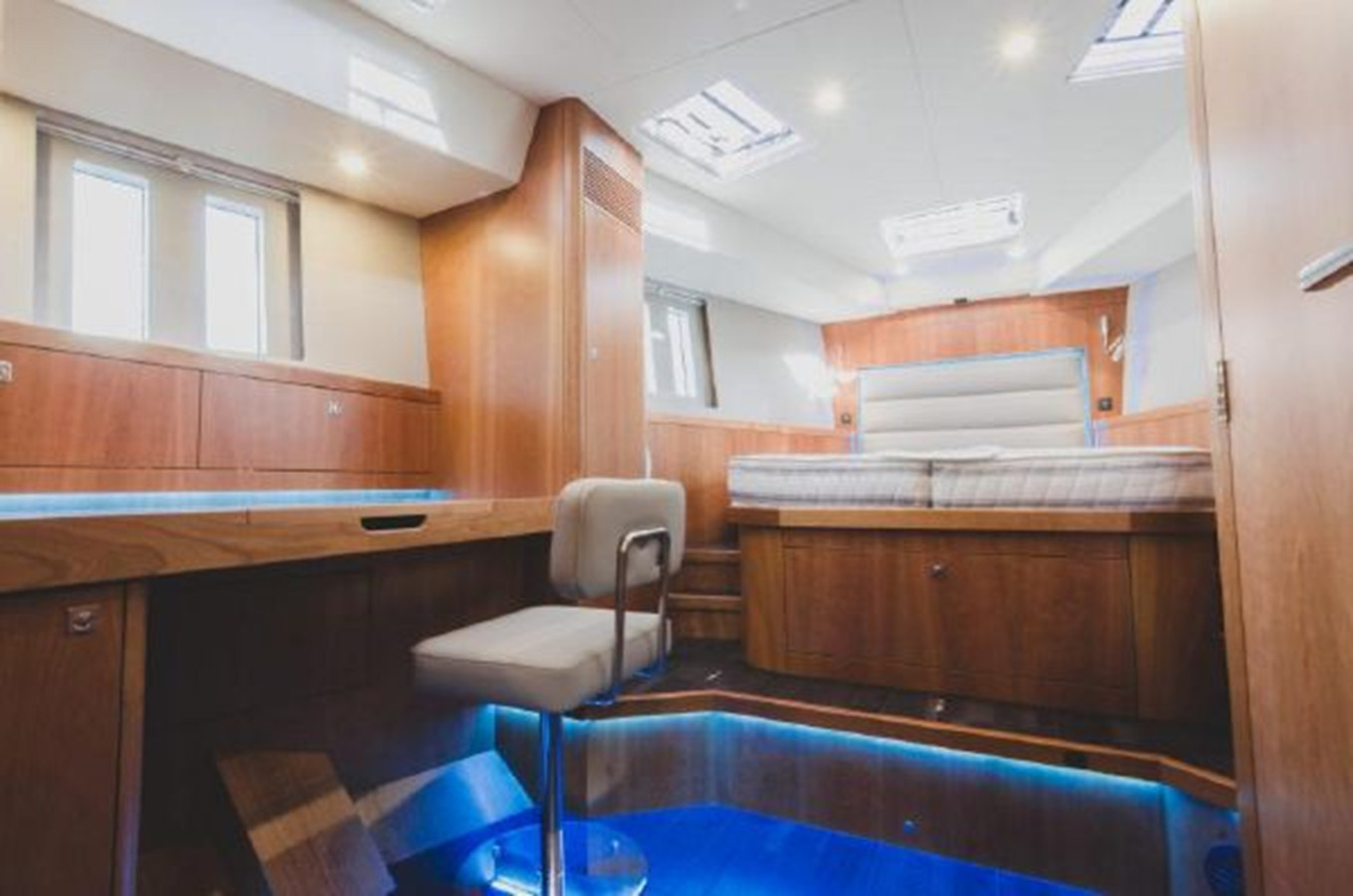 https://arconyachts.ams3.digitaloceanspaces.com/146970/conversions/large_3911710-optimize.jpg