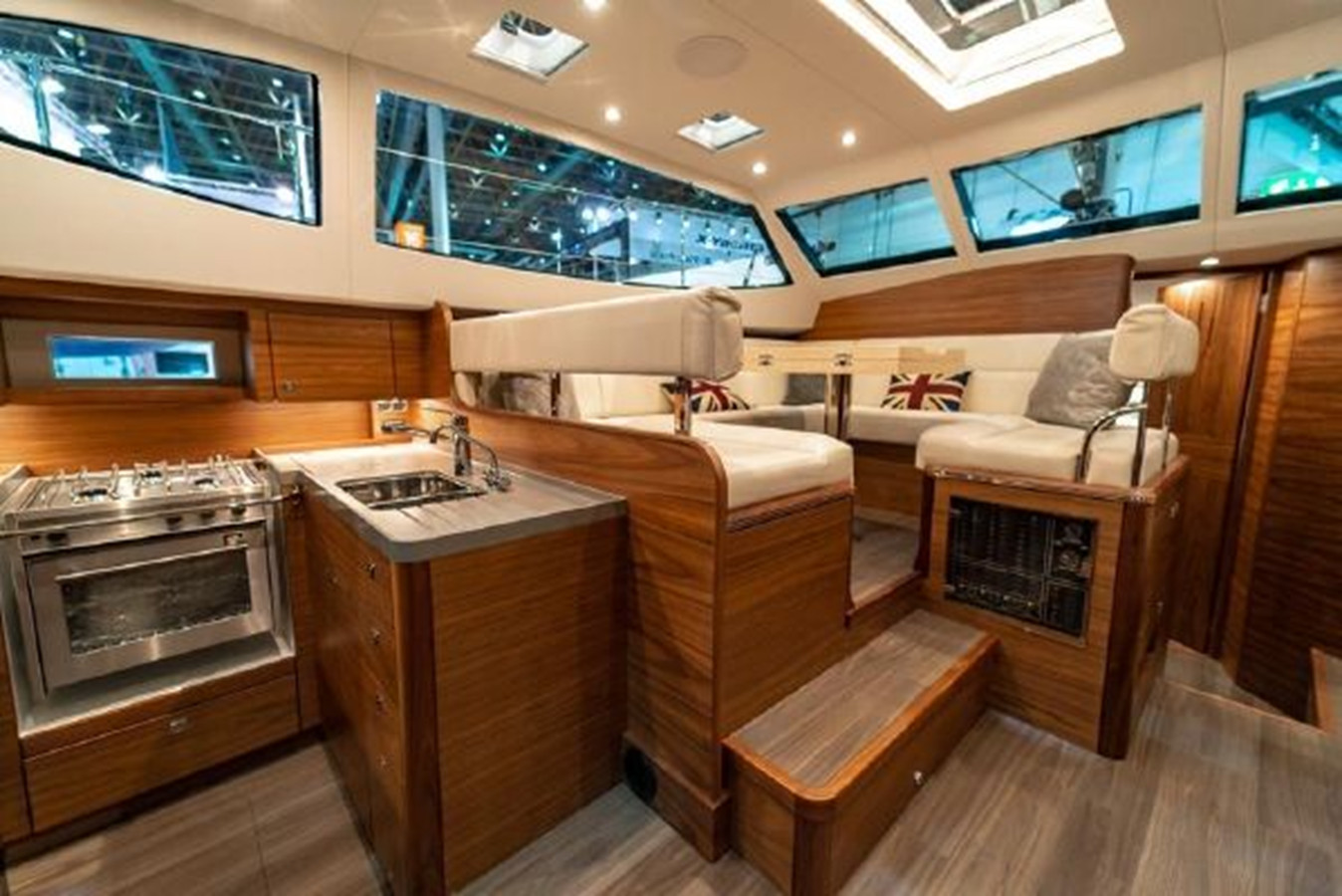 https://arconyachts.ams3.digitaloceanspaces.com/147026/conversions/large_3911726-optimize.jpg