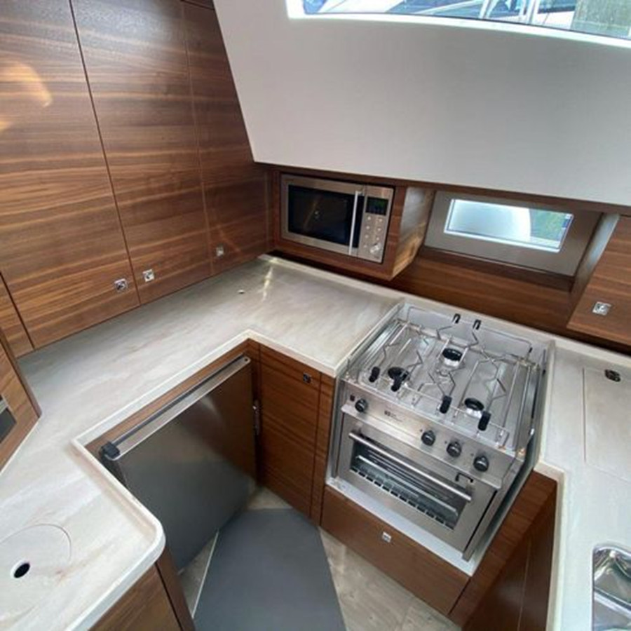 https://arconyachts.ams3.digitaloceanspaces.com/147030/conversions/large_3911727-optimize.jpg