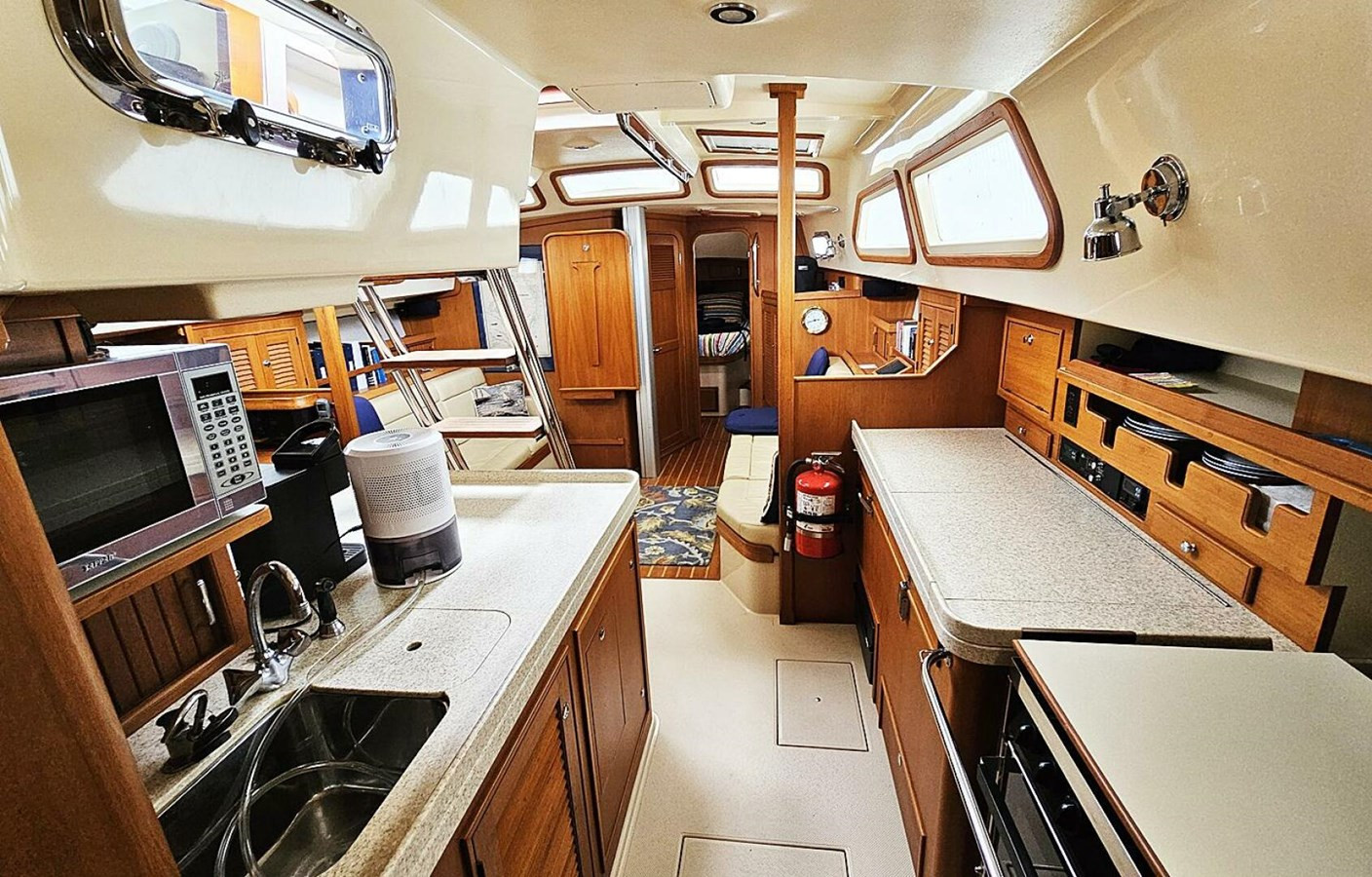 https://arconyachts.ams3.digitaloceanspaces.com/147120/conversions/large_4859318-optimize.jpg