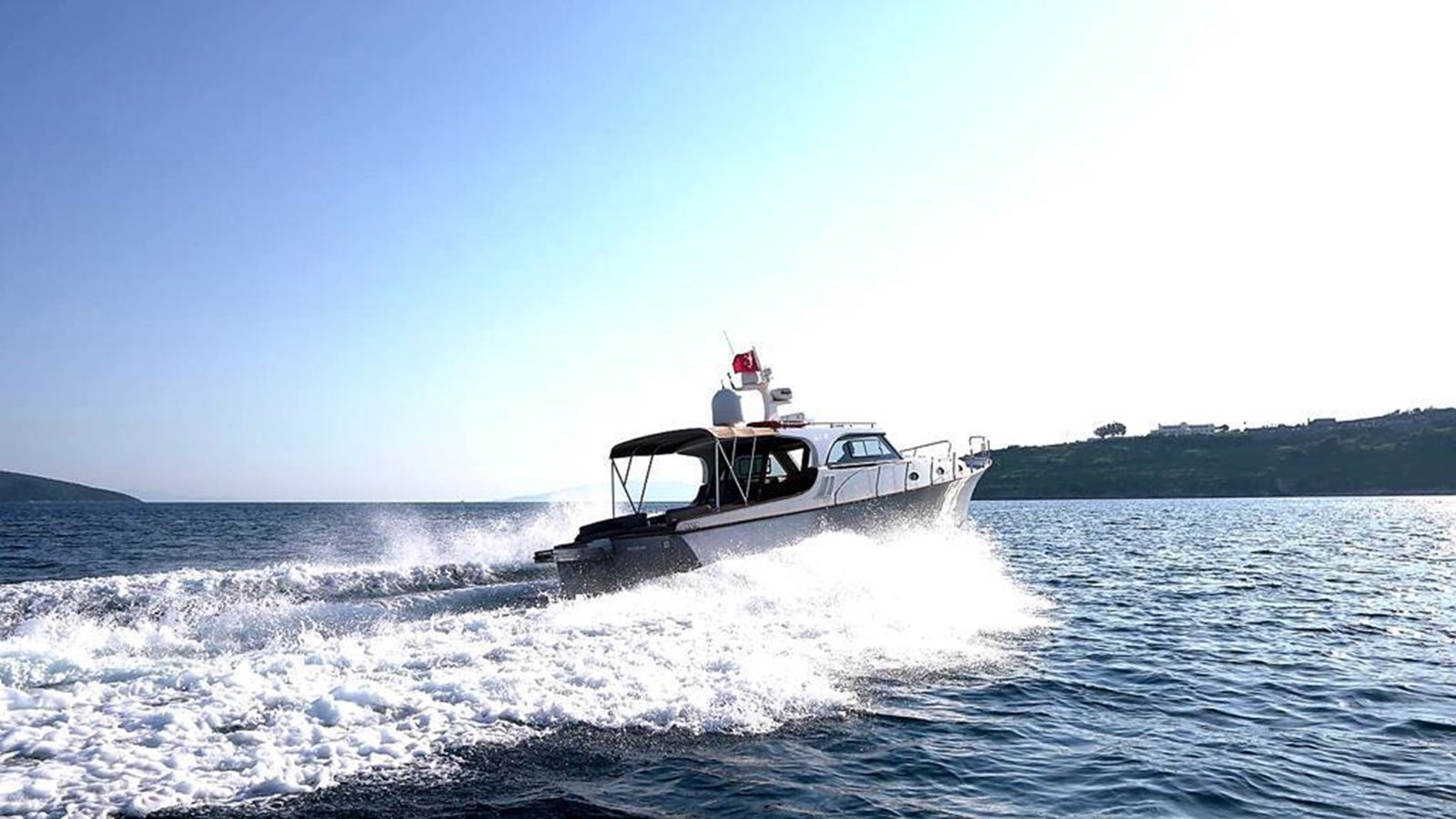 https://arconyachts.ams3.digitaloceanspaces.com/147123/conversions/large_3241691-optimize.jpg