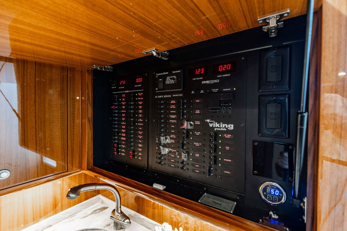 https://arconyachts.ams3.digitaloceanspaces.com/147276/conversions/large_4383281-optimize.jpg