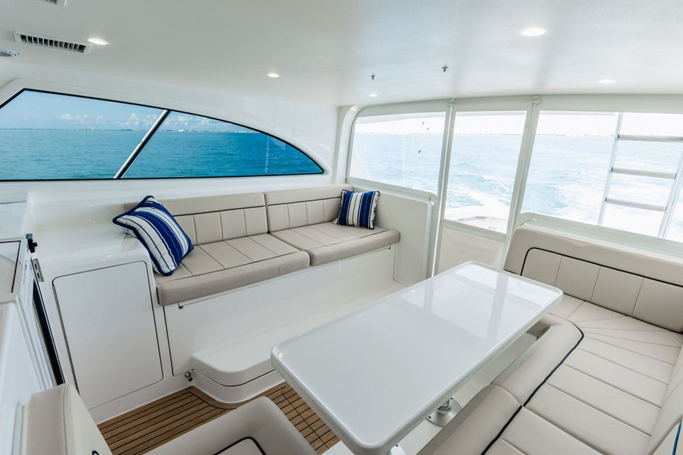 https://arconyachts.ams3.digitaloceanspaces.com/147285/conversions/large_4383285-optimize.jpg