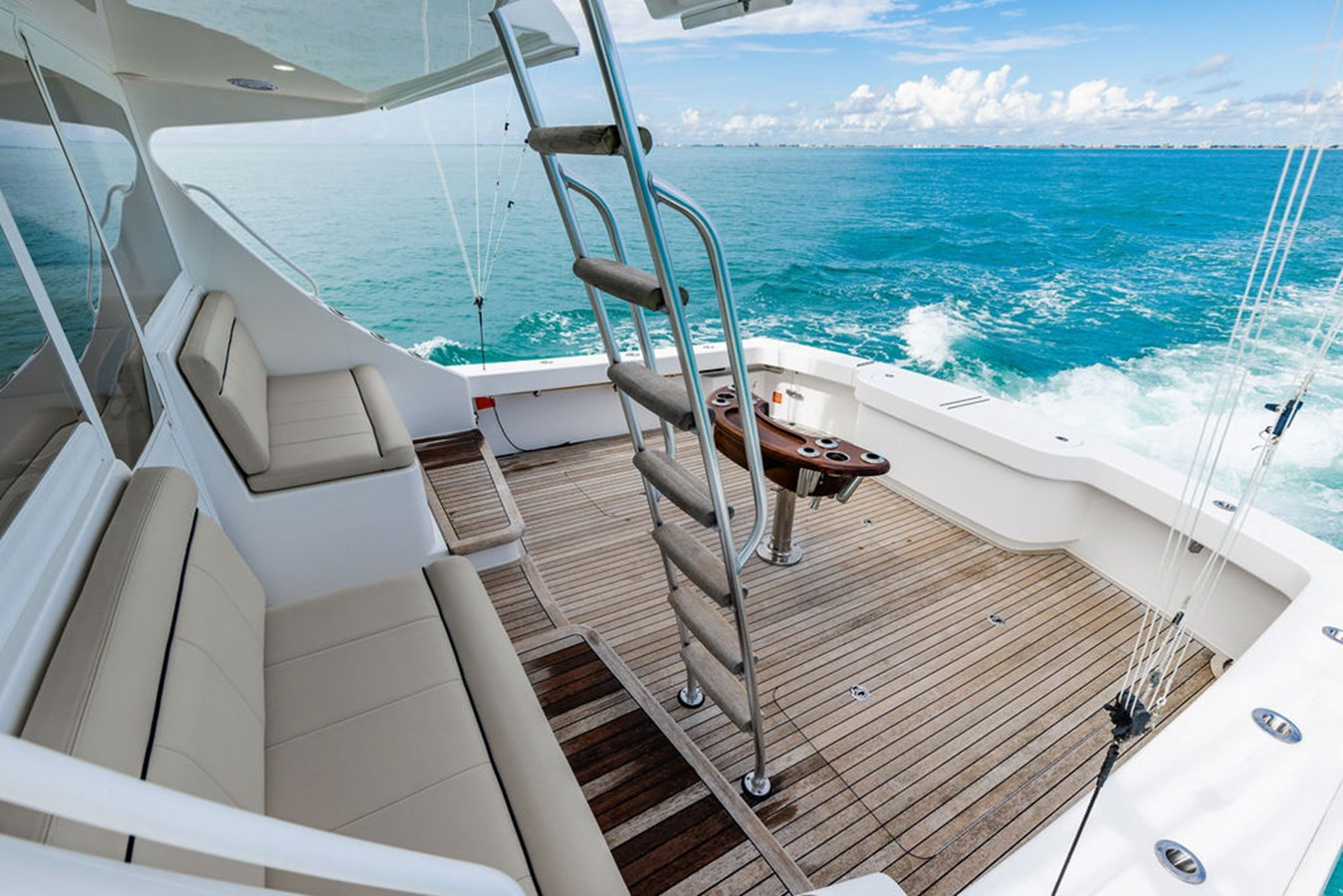 https://arconyachts.ams3.digitaloceanspaces.com/147315/conversions/large_4383295-optimize.jpg