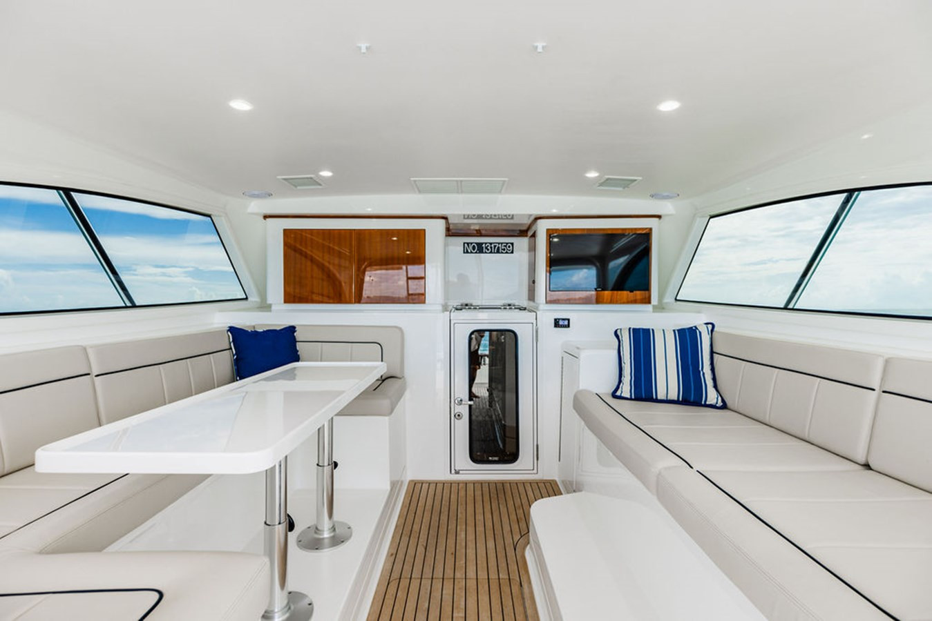 https://arconyachts.ams3.digitaloceanspaces.com/147336/conversions/large_4383302-optimize.jpg