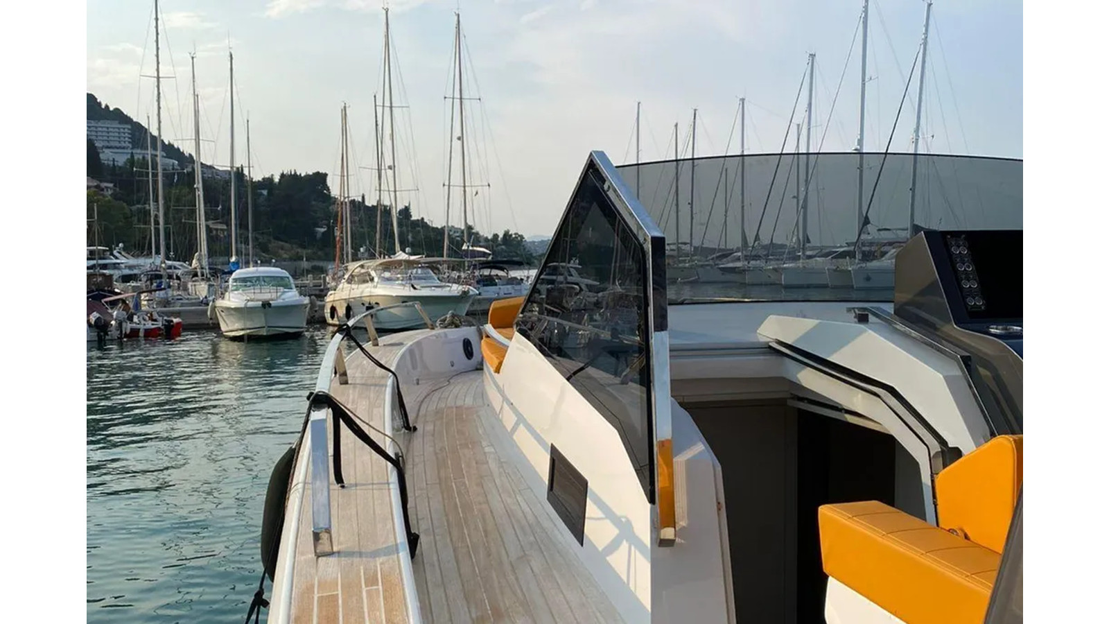 https://arconyachts.ams3.digitaloceanspaces.com/147357/conversions/large_4680359-optimize.jpg