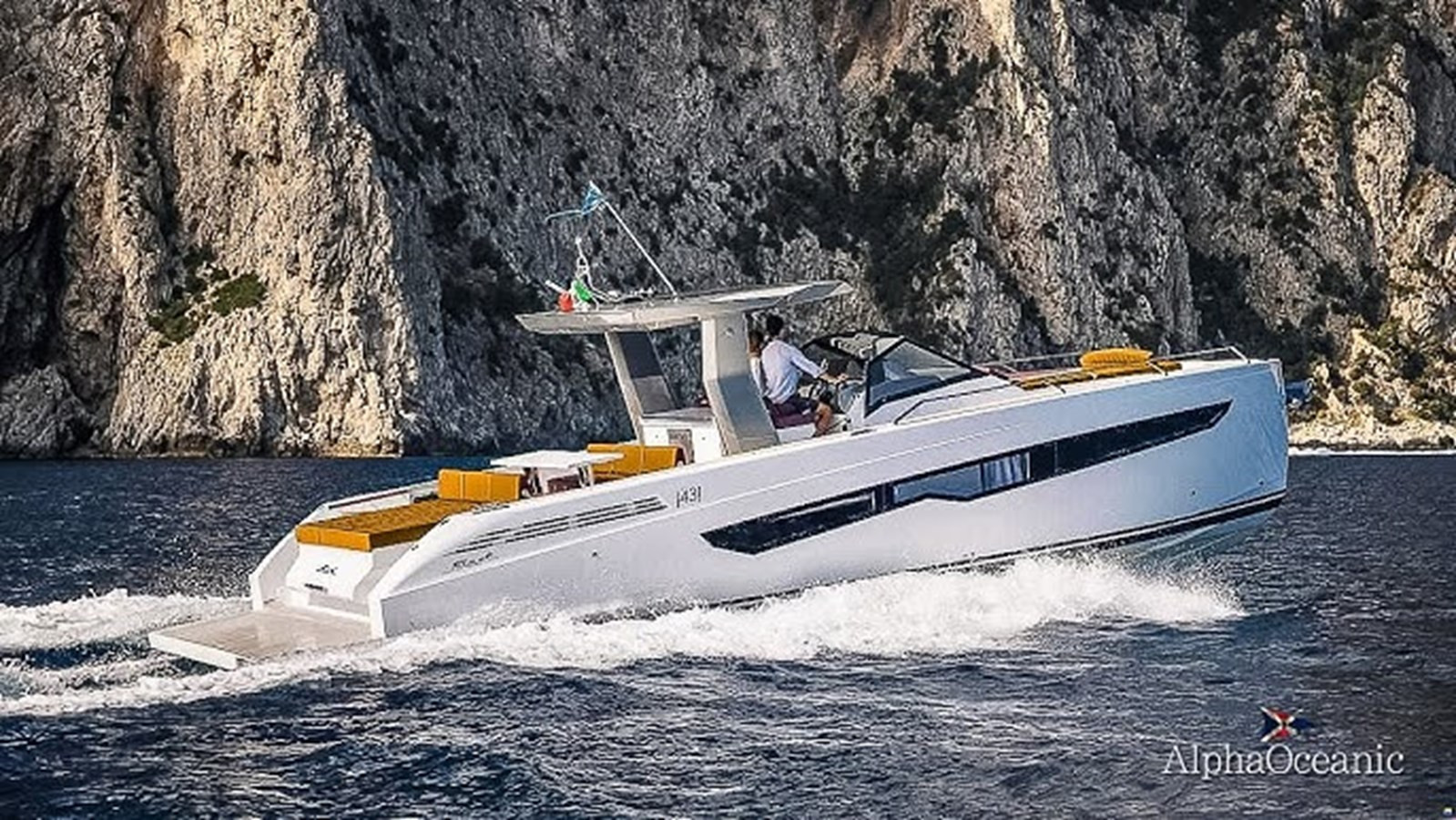 https://arconyachts.ams3.digitaloceanspaces.com/147367/conversions/large_4680362-optimize.jpg