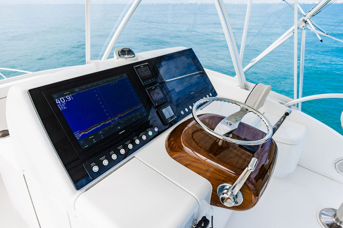 https://arconyachts.ams3.digitaloceanspaces.com/147383/conversions/large_4383320-optimize.jpg