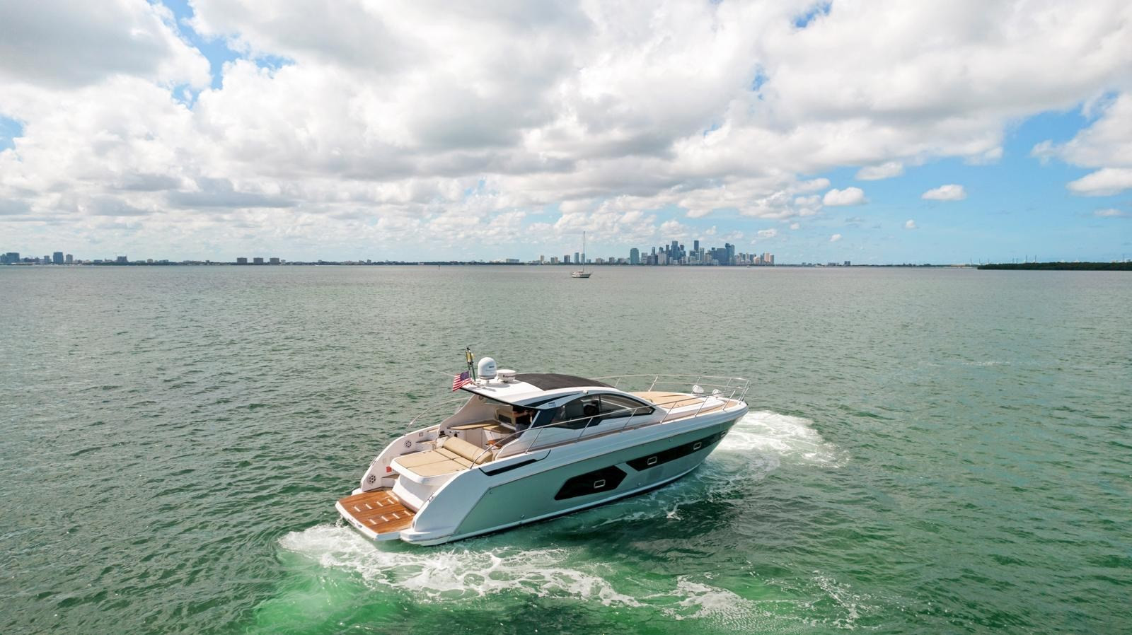 https://arconyachts.ams3.digitaloceanspaces.com/147420/conversions/large_4565884-optimize.jpg