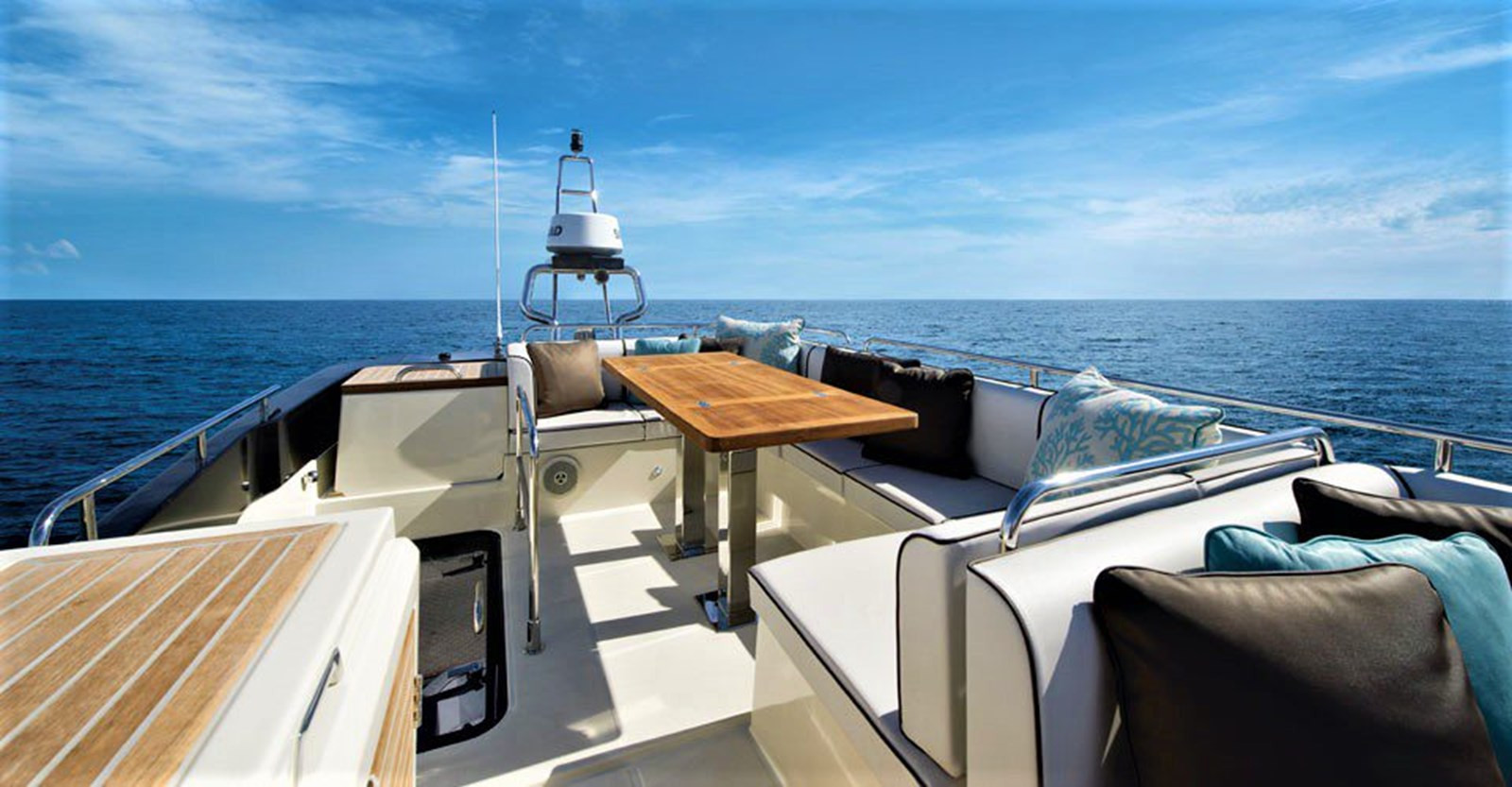 https://arconyachts.ams3.digitaloceanspaces.com/147441/conversions/large_3677221-optimize.jpg