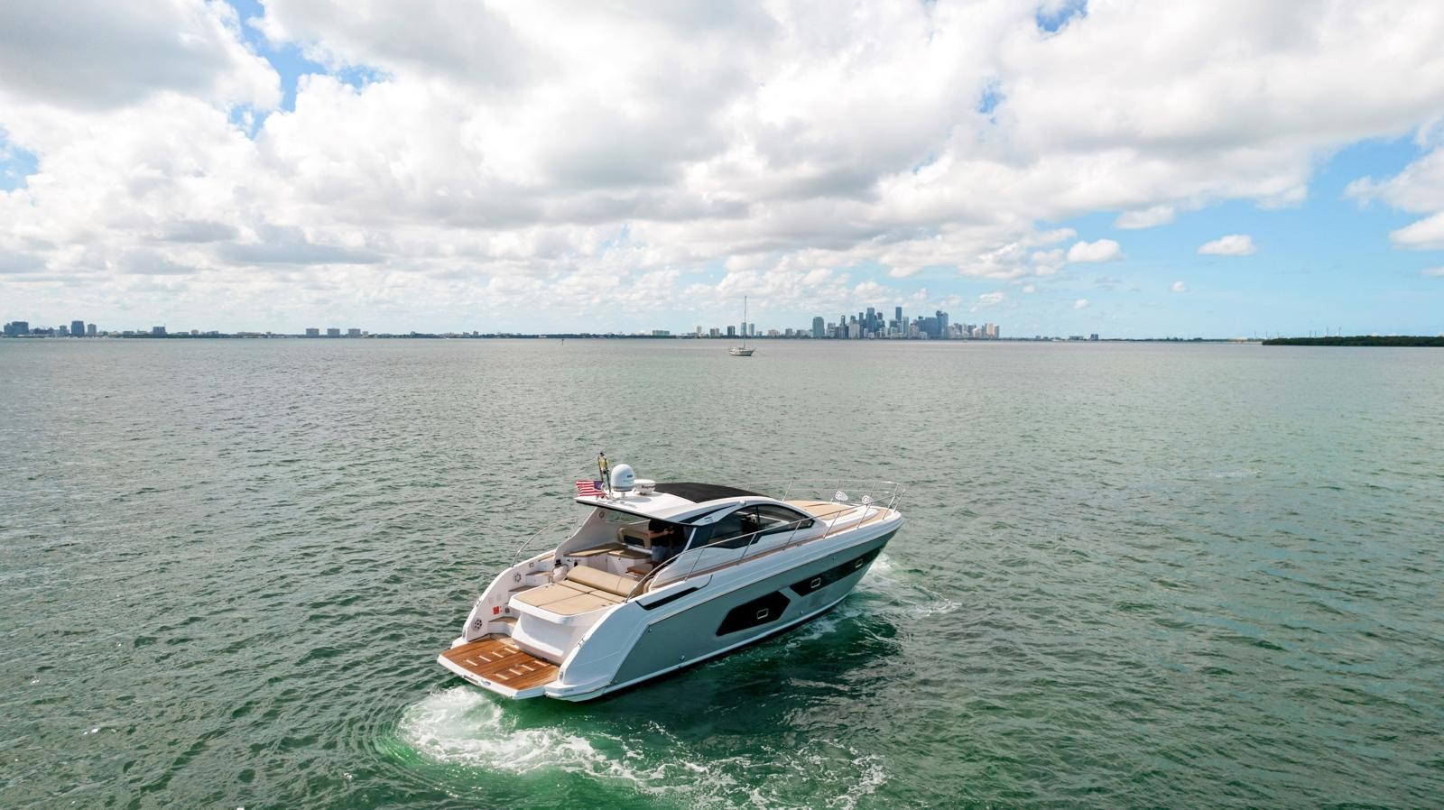 https://arconyachts.ams3.digitaloceanspaces.com/147450/conversions/large_4565896-optimize.jpg