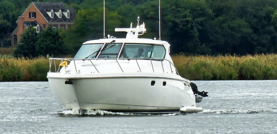 2009 TIARA YACHTS SOVRAN 4300