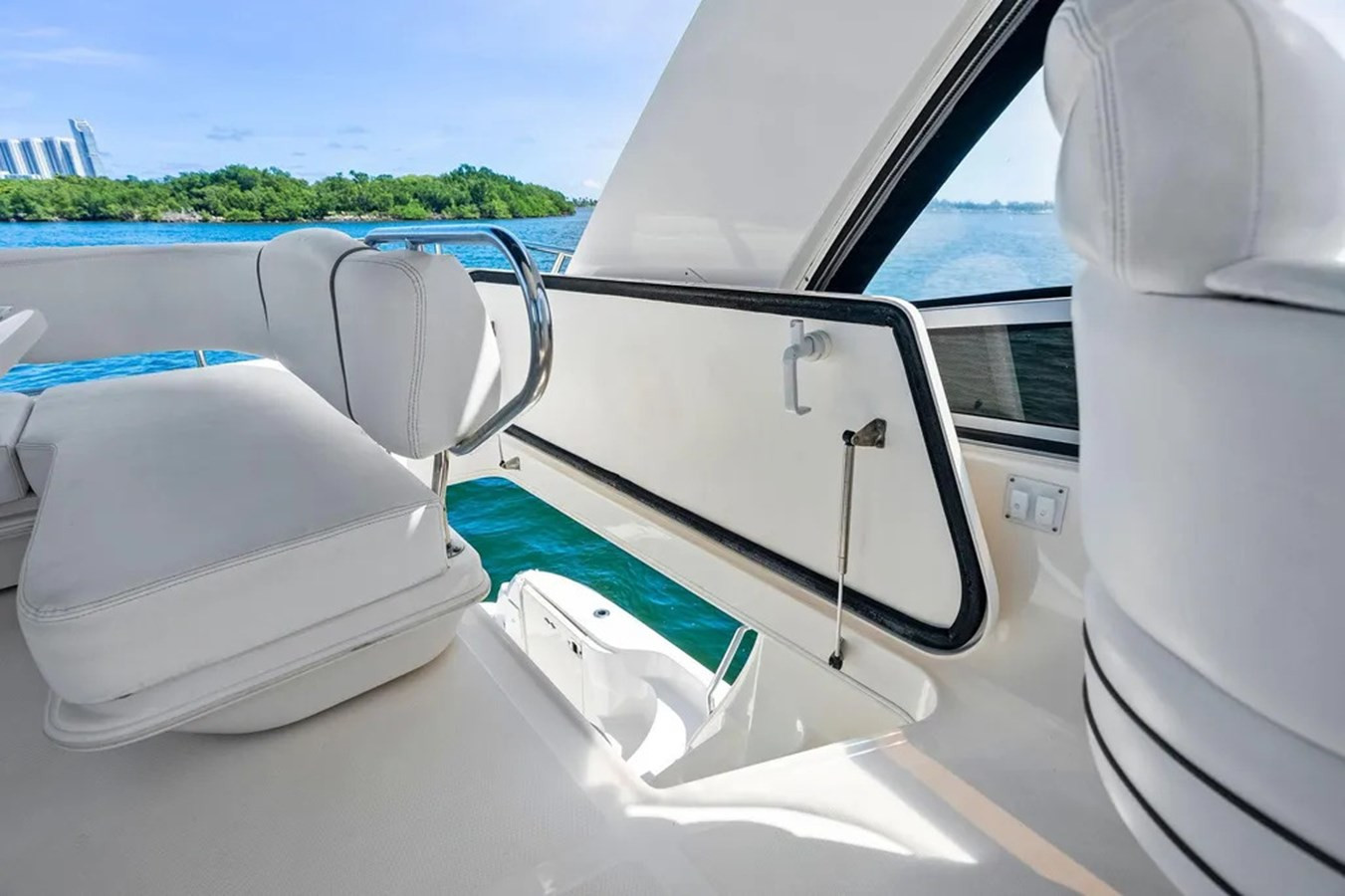 https://arconyachts.ams3.digitaloceanspaces.com/147611/conversions/large_4784885-optimize.jpg
