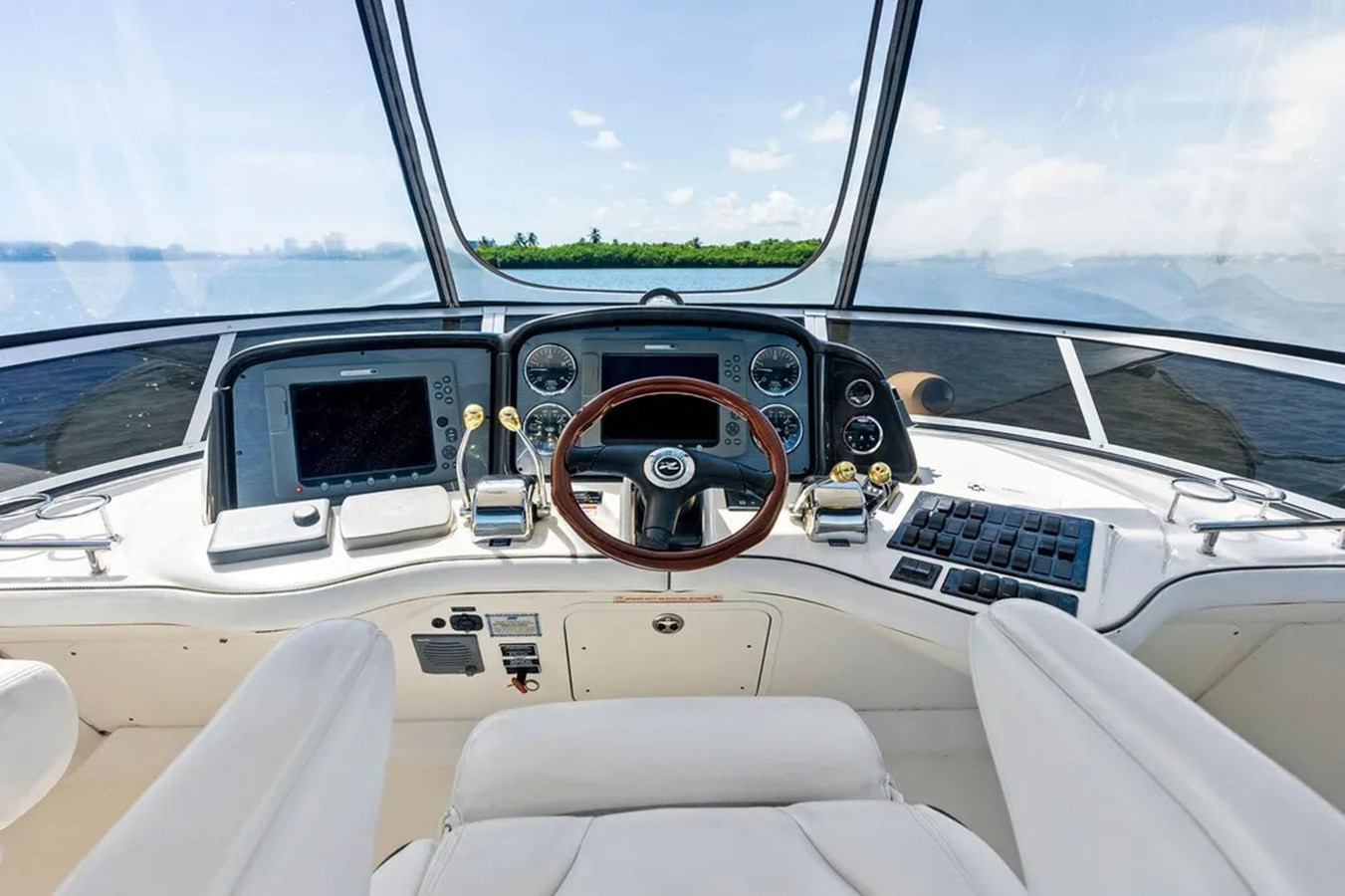 https://arconyachts.ams3.digitaloceanspaces.com/147618/conversions/large_4784887-optimize.jpg