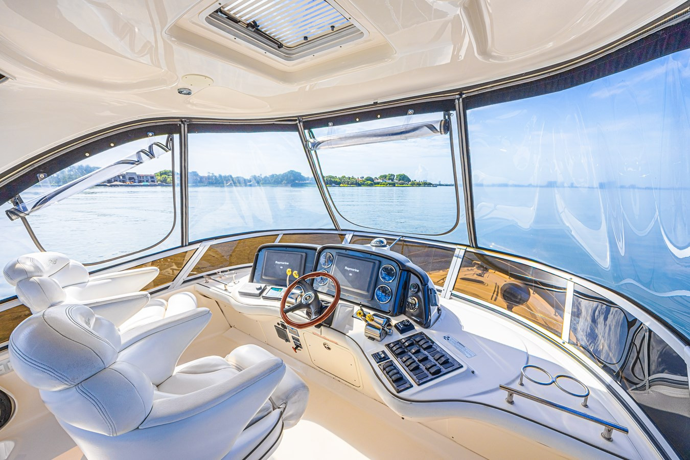 https://arconyachts.ams3.digitaloceanspaces.com/147621/conversions/large_4784888-optimize.jpg
