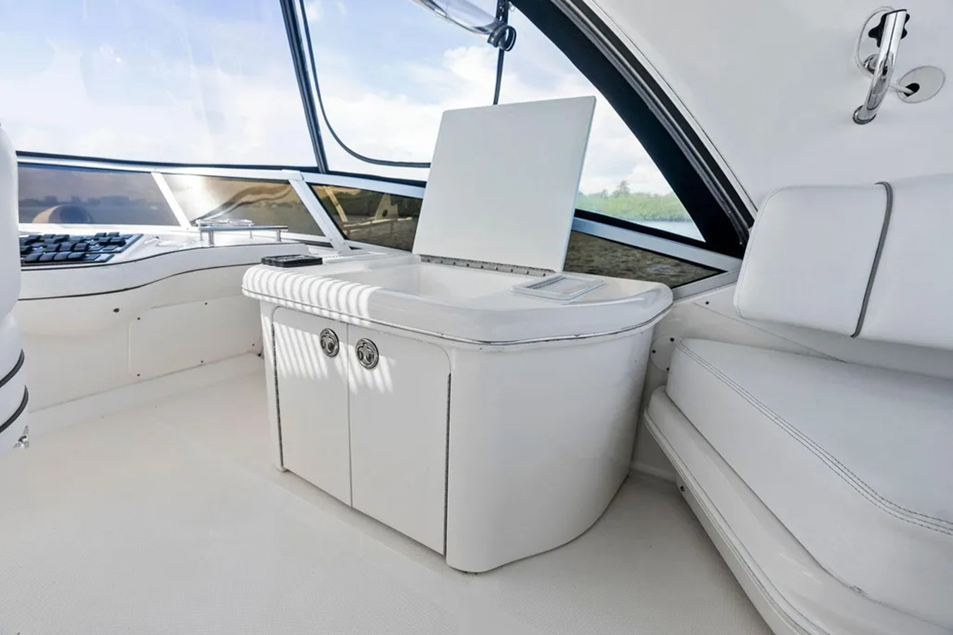https://arconyachts.ams3.digitaloceanspaces.com/147624/conversions/large_4784889-optimize.jpg