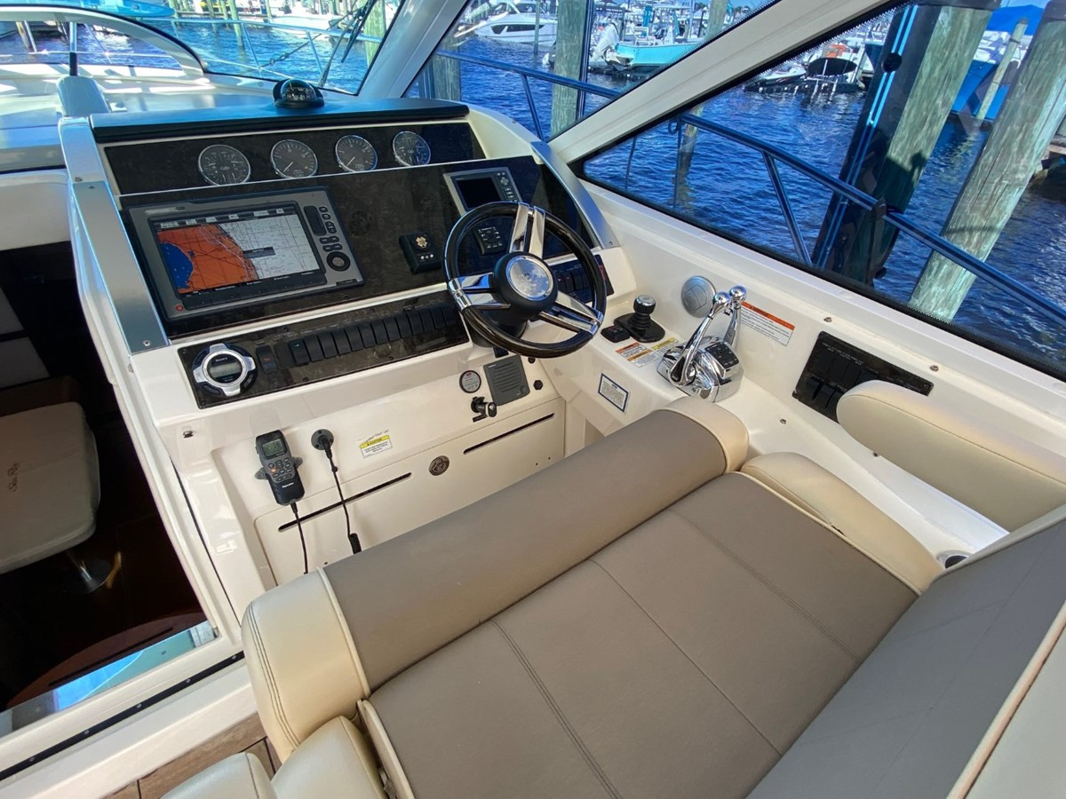 https://arconyachts.ams3.digitaloceanspaces.com/147654/conversions/large_3433505-optimize.jpg