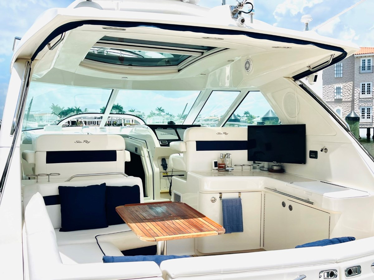 https://arconyachts.ams3.digitaloceanspaces.com/147688/conversions/large_3538337-optimize.jpg