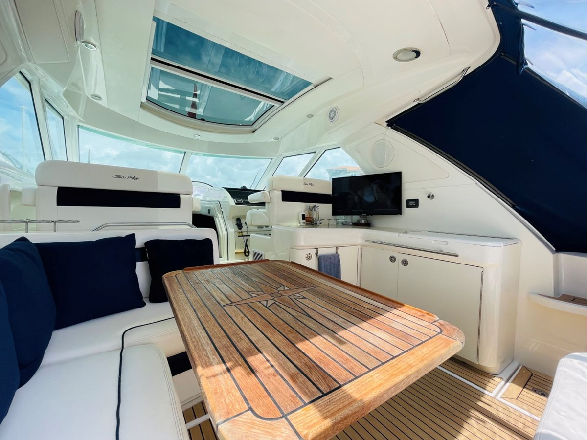 https://arconyachts.ams3.digitaloceanspaces.com/147704/conversions/large_3538343-optimize.jpg