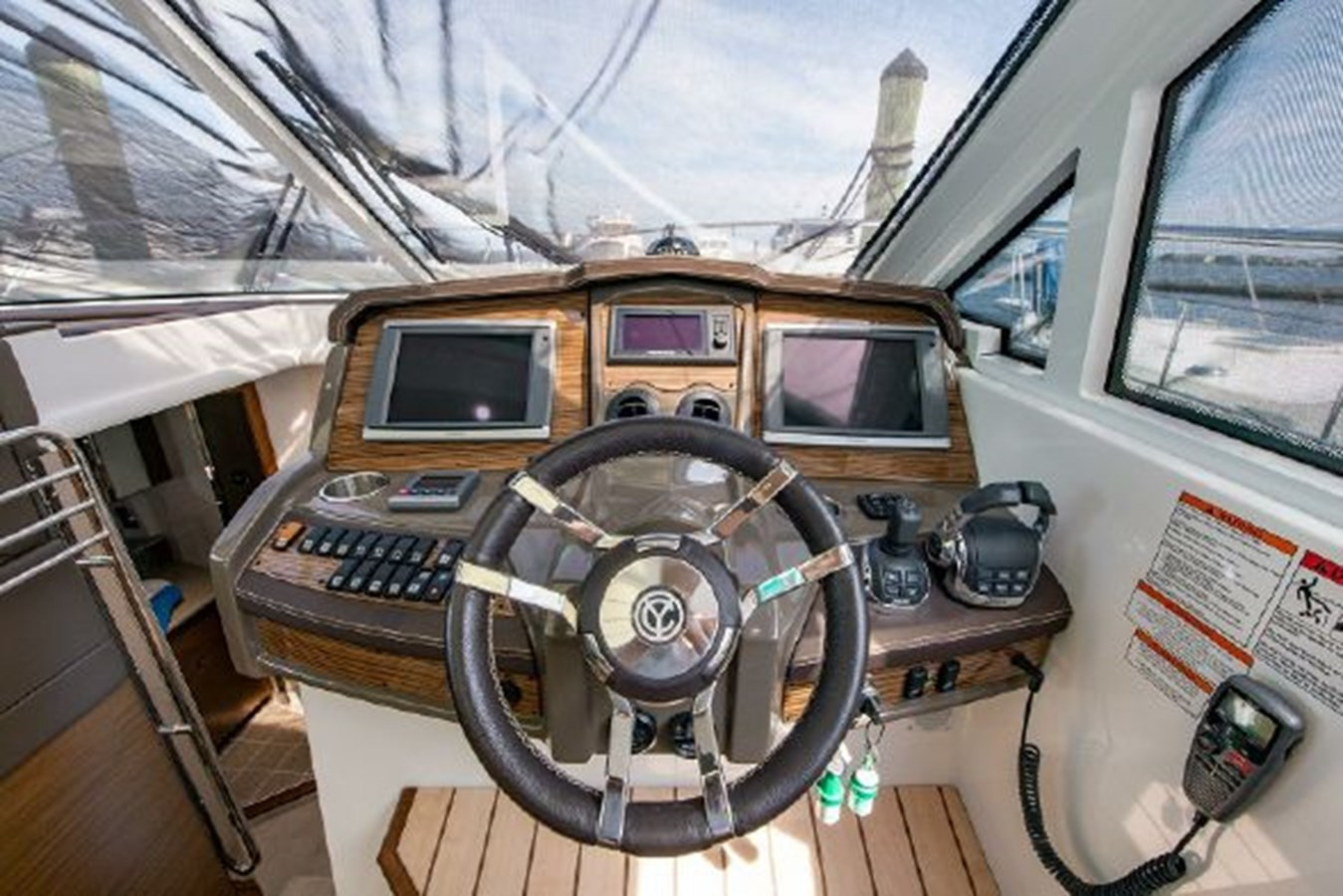https://arconyachts.ams3.digitaloceanspaces.com/147849/conversions/large_2992741-optimize.jpg