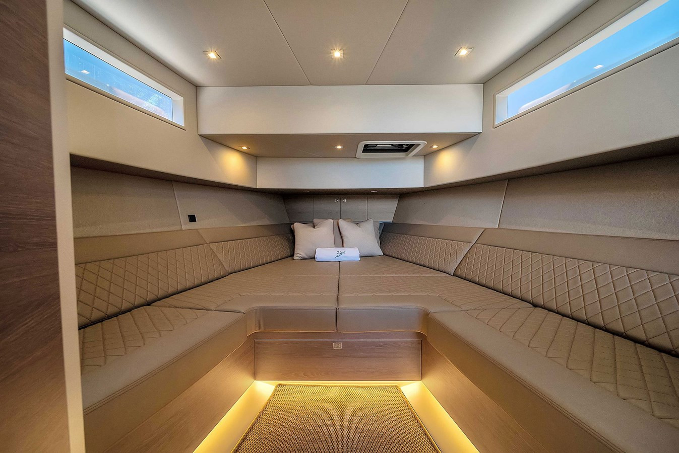 https://arconyachts.ams3.digitaloceanspaces.com/148028/conversions/large_3780125-optimize.jpg