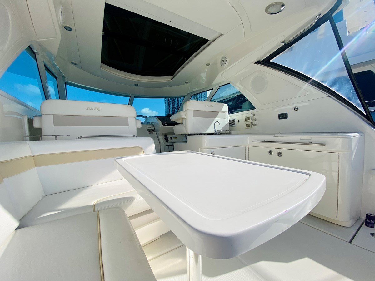 https://arconyachts.ams3.digitaloceanspaces.com/148070/conversions/large_3819858-optimize.jpg