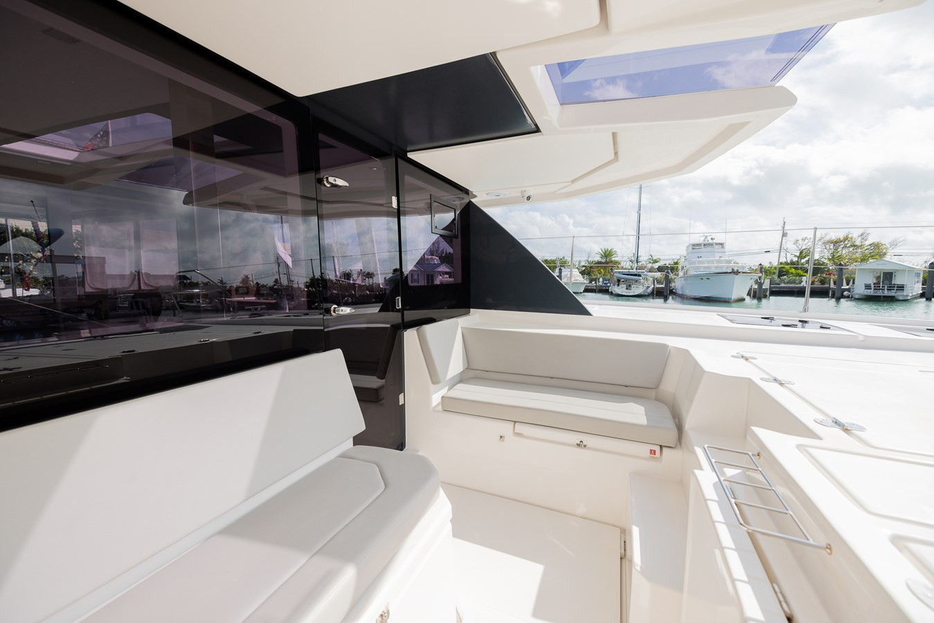 https://arconyachts.ams3.digitaloceanspaces.com/148166/conversions/large_4058165-optimize.jpg