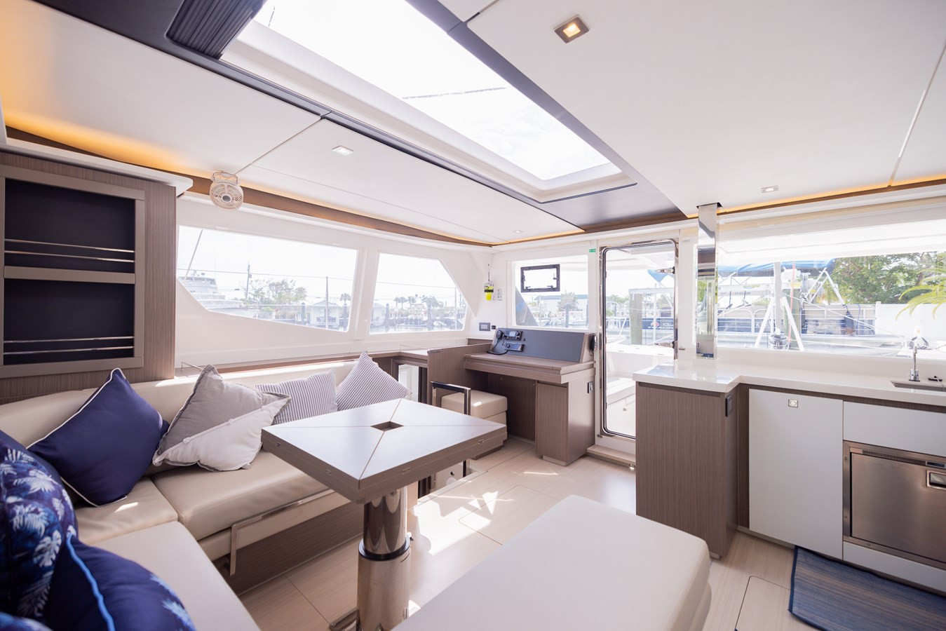 https://arconyachts.ams3.digitaloceanspaces.com/148196/conversions/large_4058155-optimize.jpg