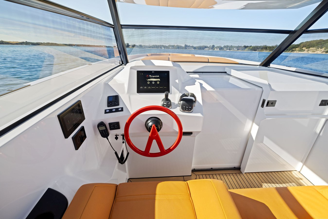 https://arconyachts.ams3.digitaloceanspaces.com/148352/conversions/large_3948223-optimize.jpg
