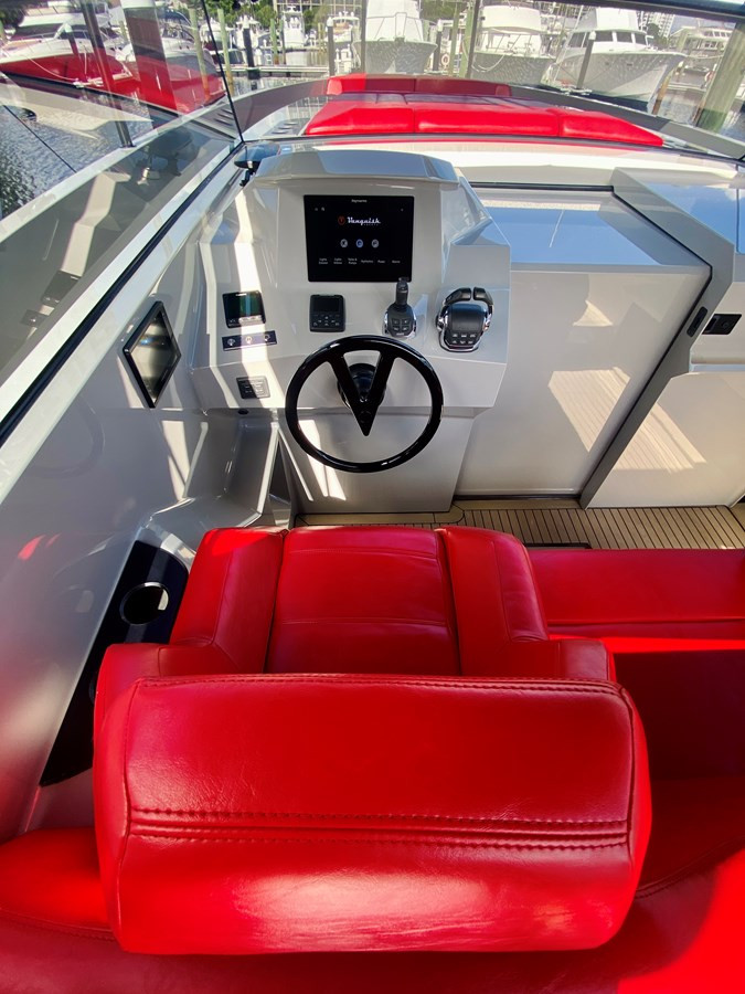 https://arconyachts.ams3.digitaloceanspaces.com/148396/conversions/large_3953903-optimize.jpg