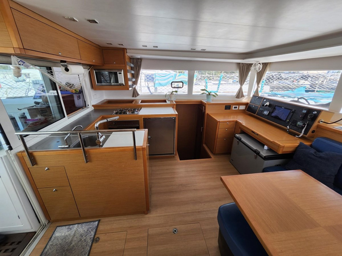 https://arconyachts.ams3.digitaloceanspaces.com/148465/conversions/large_4171025-optimize.jpg