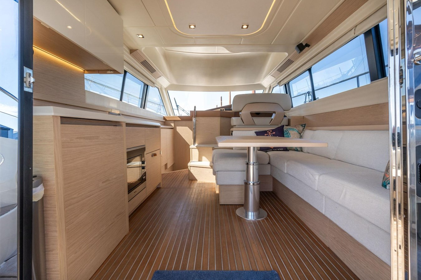 https://arconyachts.ams3.digitaloceanspaces.com/148584/conversions/large_4201123-optimize.jpg