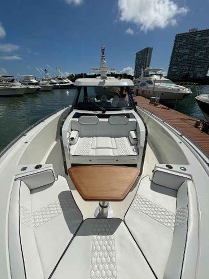 https://arconyachts.ams3.digitaloceanspaces.com/148754/conversions/large_4375956-optimize.jpg