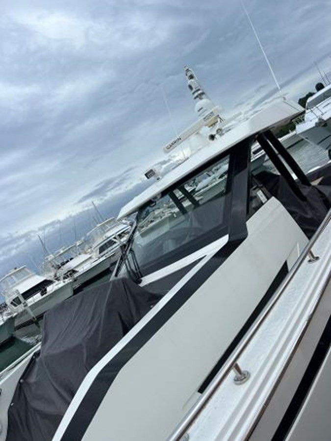 https://arconyachts.ams3.digitaloceanspaces.com/148757/conversions/large_4375957-optimize.jpg