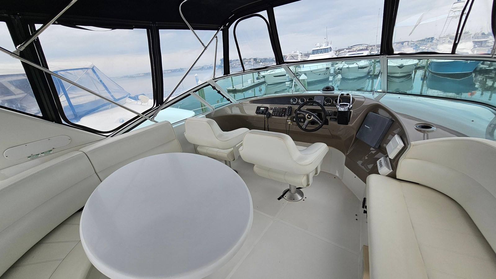 https://arconyachts.ams3.digitaloceanspaces.com/148801/conversions/large_4370032-optimize.jpg