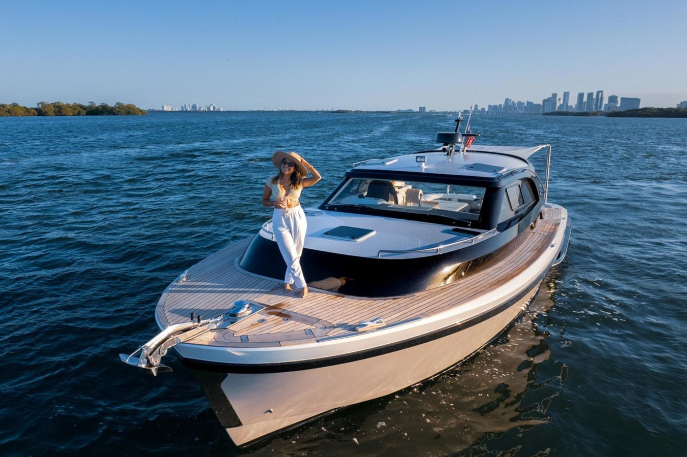 https://arconyachts.ams3.digitaloceanspaces.com/148858/conversions/large_4499585-optimize.jpg