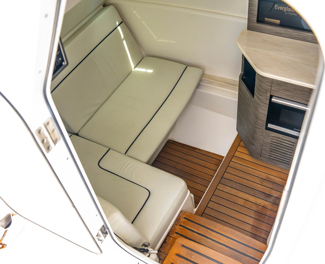 https://arconyachts.ams3.digitaloceanspaces.com/148915/conversions/large_4379291-optimize.jpg