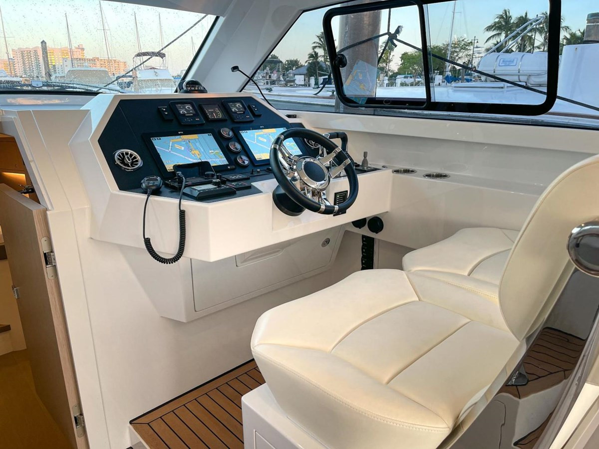https://arconyachts.ams3.digitaloceanspaces.com/148935/conversions/large_4499611-optimize.jpg