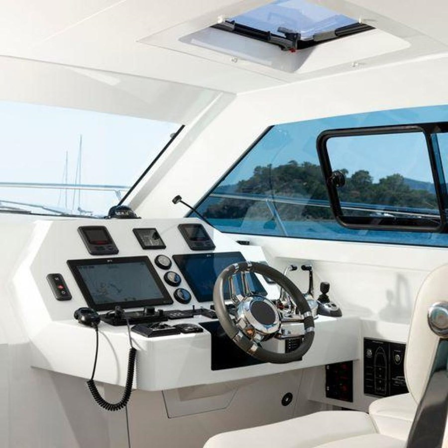https://arconyachts.ams3.digitaloceanspaces.com/148941/conversions/large_4499614-optimize.jpg