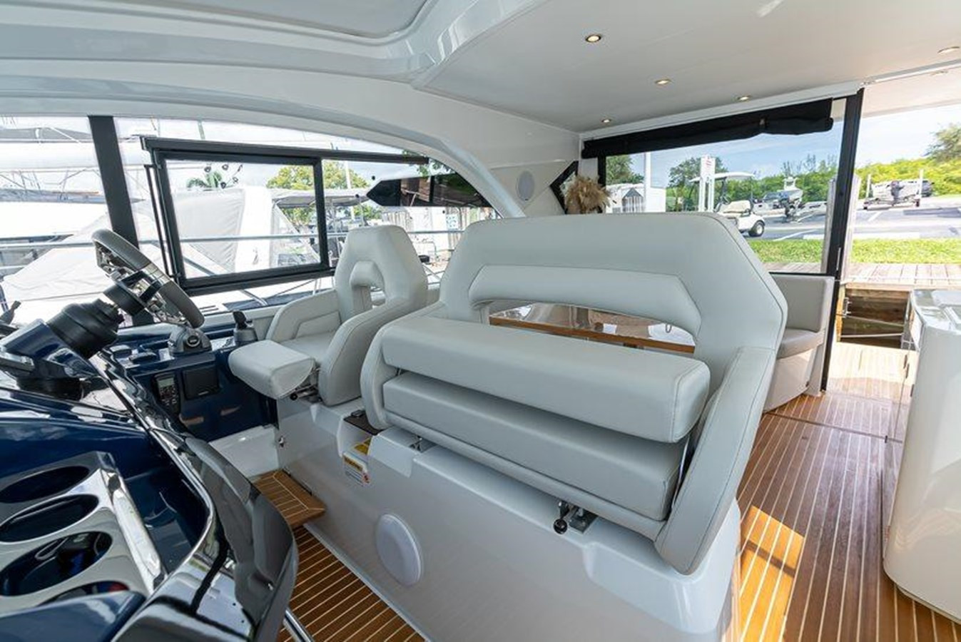 https://arconyachts.ams3.digitaloceanspaces.com/148997/conversions/large_4527358-optimize.jpg