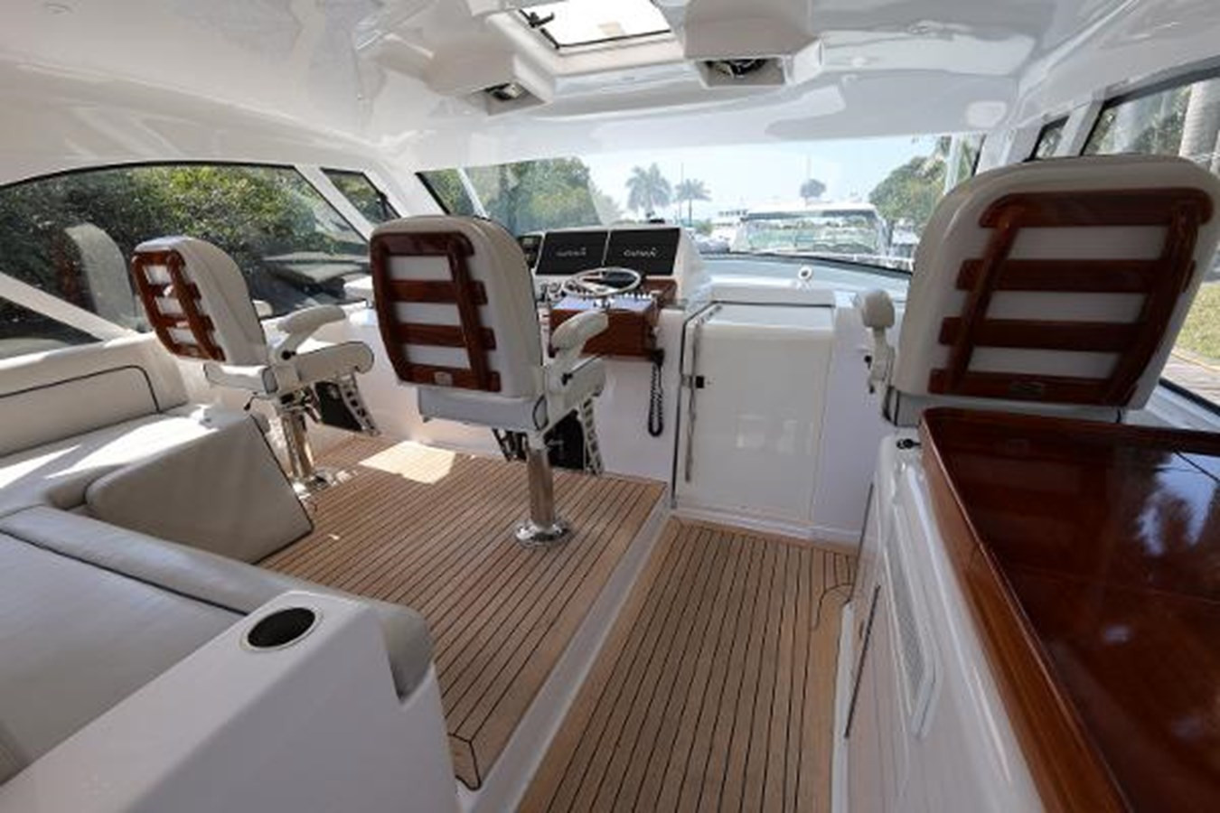 https://arconyachts.ams3.digitaloceanspaces.com/149032/conversions/large_4590984-optimize.jpg